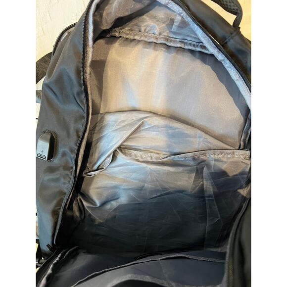 Clamshell Black Padded Computer Backpack - Picture 4 of 5